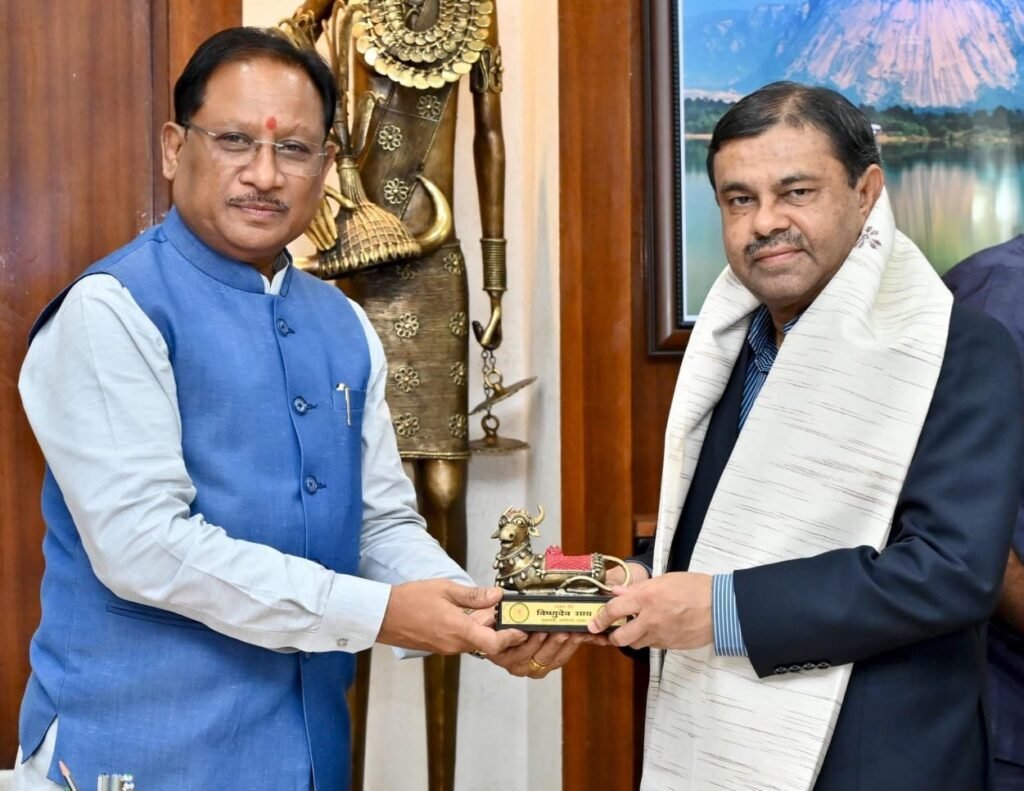 इसरो की यात्रा में छत्तीसगढ़ की भागीदारी, युवाओं के लिए नए अवसर और शासन की कार्यकुशलता बढ़ाने में इसरो की तकनीक के उपयोग पर हुई विस्तृत चर्चा.