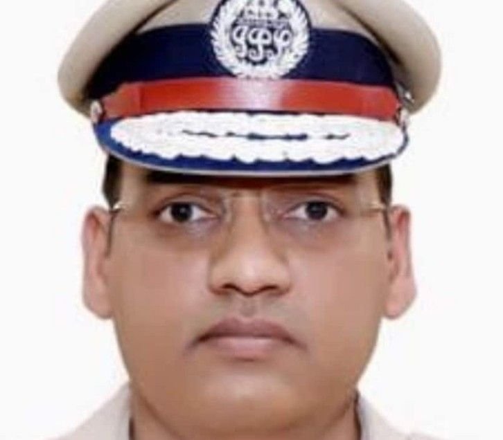 Breaking News : हरियाणा ADGP वाई पूरन कुमार ने खुद को गोली मारी, IAS पत्नी CM के साथ जापान दौरे पर।