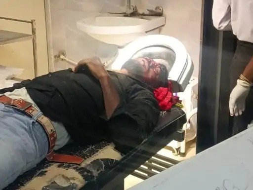 पिकअप का कहर: बलरामपुर में युवक को जोरदार टक्कर मारी, गंभीर घायल