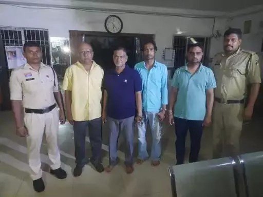 Fraud :फ्रॉड के ‘मास्टरमाइंड’ नेता समेत 4 अरेस्ट, करोड़ों की ठगी का खुलासा