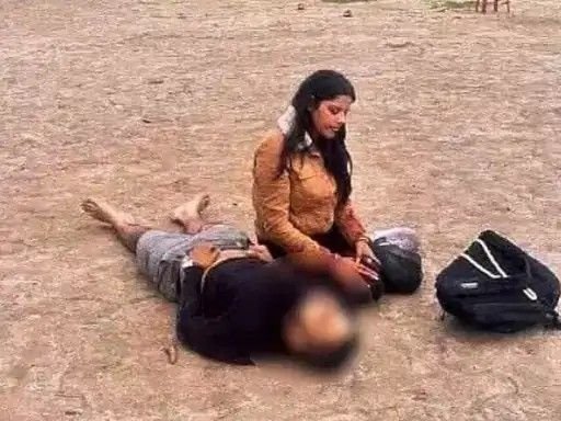 Pahalgam Attack :पहलगाम हमला: आतंकियों को ‘मोबाइल चार्जर’ देने वाला मददगार धराया, 4 बार की थी मुलाकात