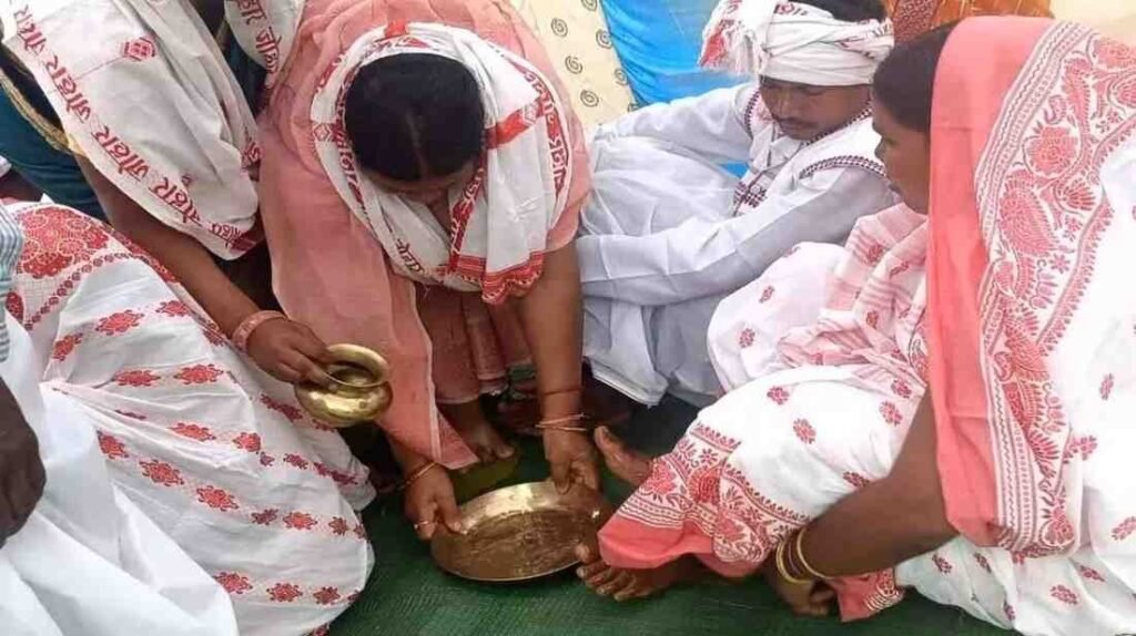 Sanatan Dharma : ईसा मसीह को छोड़ा: धर्मांतरित 1000 परिवारों ने विधिवत शुद्धिकरण के बाद की हिंदू धर्म में वापसी।