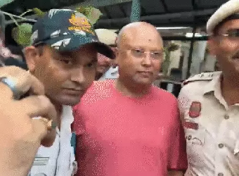 जज ने चैतन्यानंद की याचिका से खुद को किया अलग, 17 स्टूडेंट्स से छेड़छाड़ का मामला