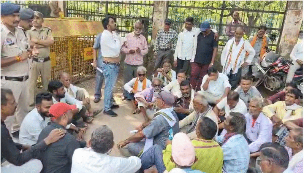 Compensation Deduction: हजारों किसानों की हुंकार, मुआवजा नहीं मिला तो हर गांव में उठेगा आंदोलन