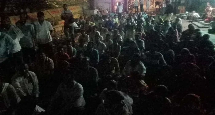 Ajaak thaane gheraav : सतनामी समाज का थाने घेराव, प्राचार्य पर कार्रवाई की मांग