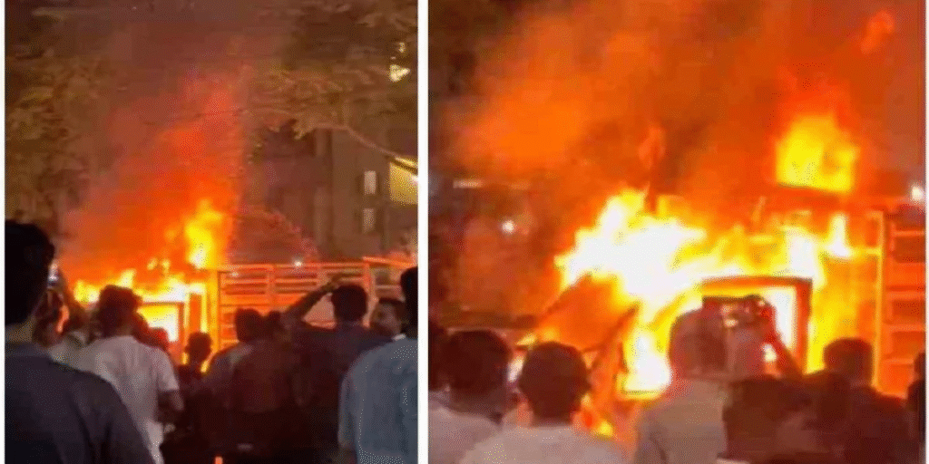 Fire In Mini Pickup: कोतवाली थाना क्षेत्र में मिनी पिकअप में लगी भीषण आग, हादसा टला