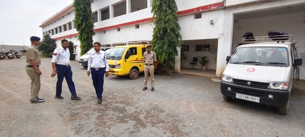 जिला:सारंगढ़-बिलाईगढ़ दिनांक: 27.10.2026 ▶️ यातायात सेल द्वारा निजी विद्यालयों के वाहनों की जांच के लिए विशेष और सघन अभियान चलाया गया